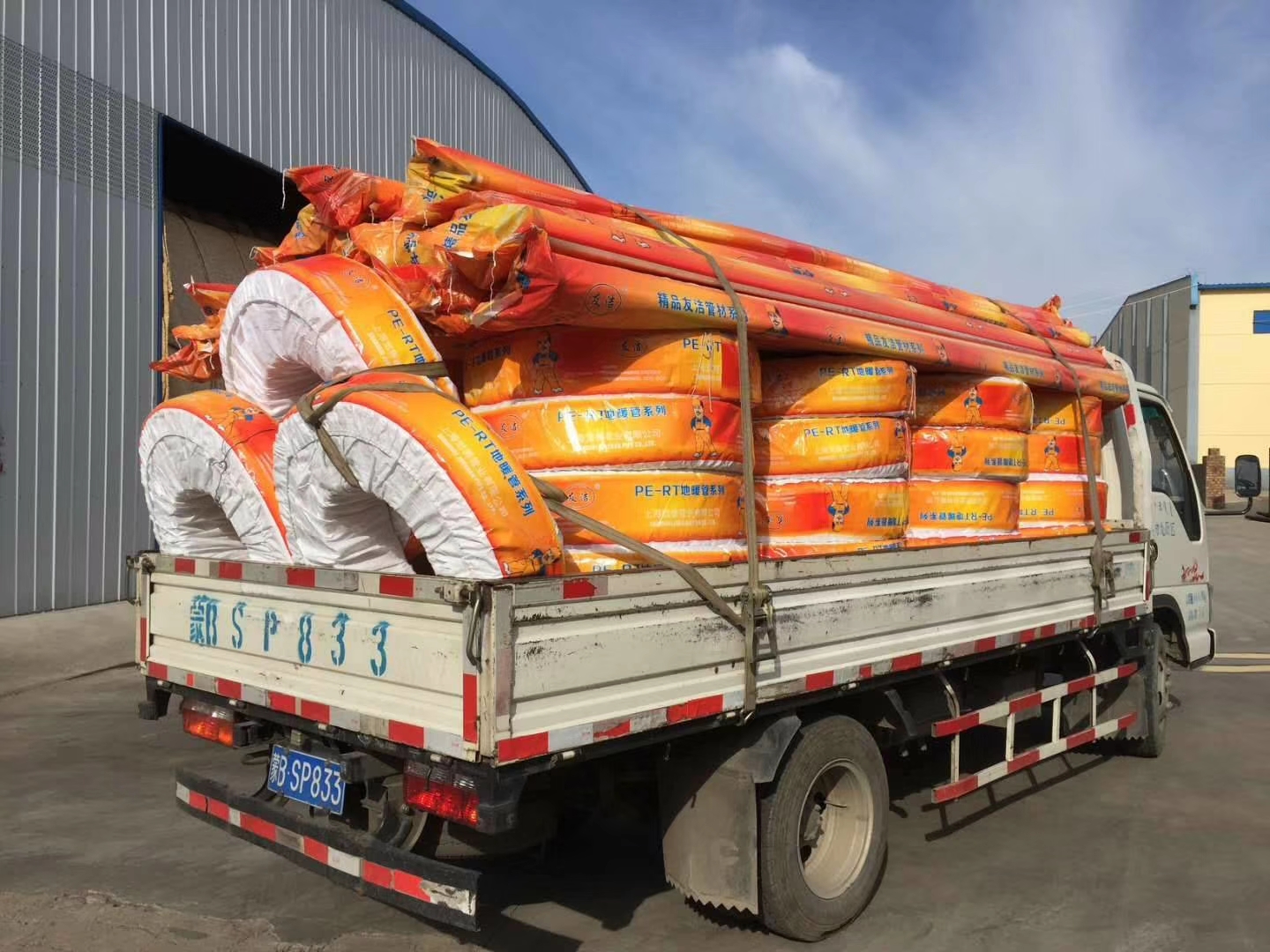 PE-RT地暖管裝車(chē)現場(chǎng)